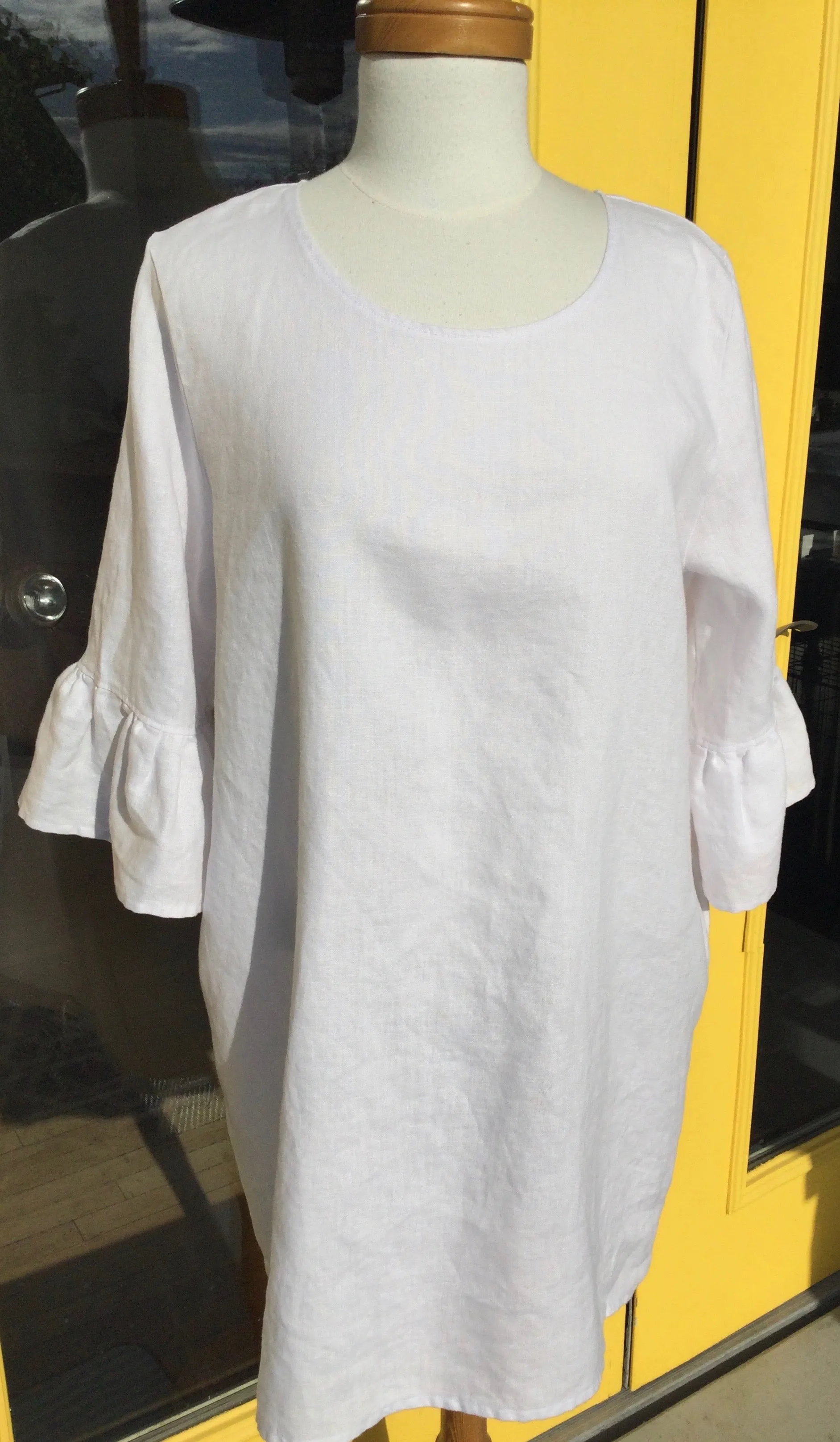 Bodacious Loverly Linen Tulip Sleeve Tunic