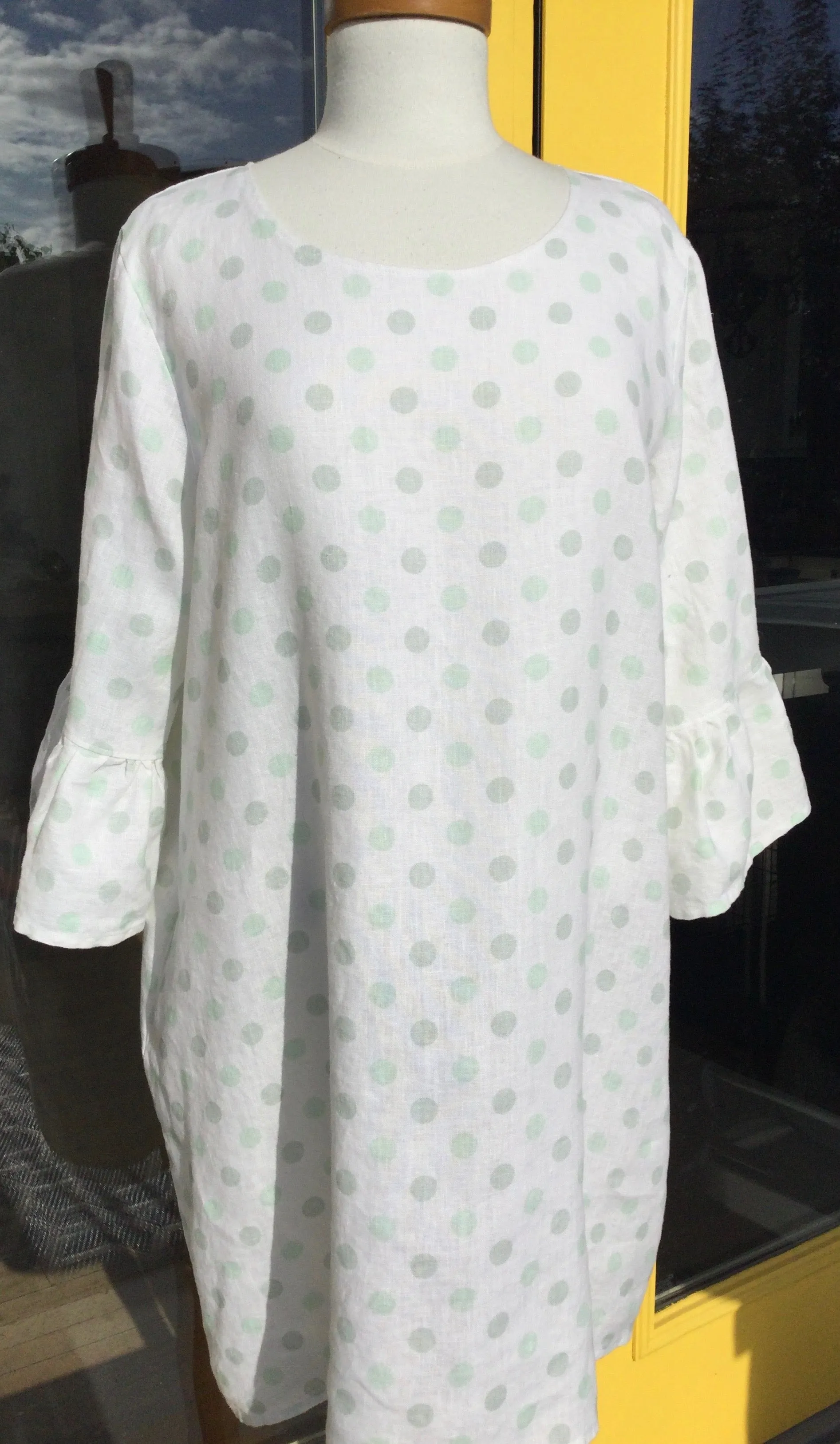 Bodacious Loverly Linen Tulip Sleeve Tunic