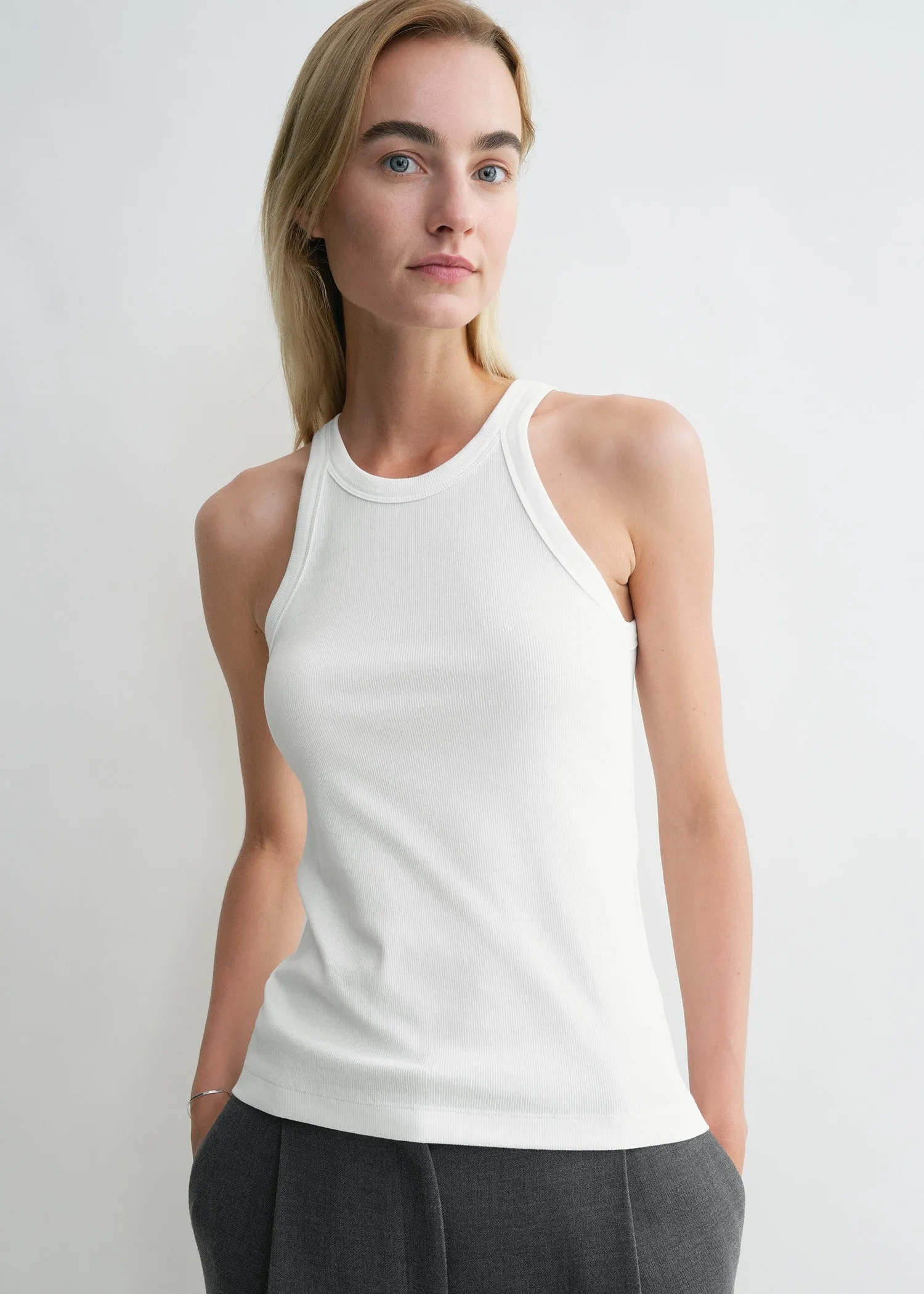 Curved rib tank white